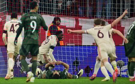 AFP__20250218__36Y78QB__v1__HighRes__FblEurC1BayernMunichCeltic-scaled-aspect-ratio-512-320