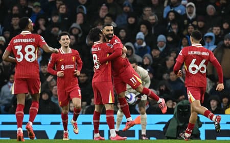 AFP__20250223__36YF9CB__v1__HighRes__FblEngPrManCityLiverpool-1-scaled-aspect-ratio-512-320