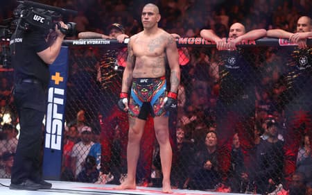 AFP__20250309__2204066036__v2__HighRes__Ufc313PereiraVAnkalaev-scaled-aspect-ratio-512-320