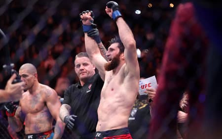 AFP__20250309__2204071165__v2__HighRes__Ufc313PereiraVAnkalaev-scaled-aspect-ratio-512-320