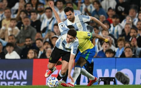 AFP__20250326__37VN6VW__v1__HighRes__FblWc2026SamericaQualifiersArgBra-scaled-aspect-ratio-512-320