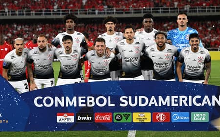 AFP__20250409__39LU3AA__v1__HighRes__FblSudamericanaAmericaCorinthians-1-scaled-aspect-ratio-512-320