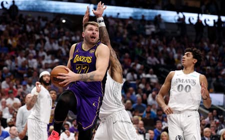AFP__20250410__2209461485__v1__HighRes__LosAngelesLakersVDallasMavericks-scaled-aspect-ratio-512-320