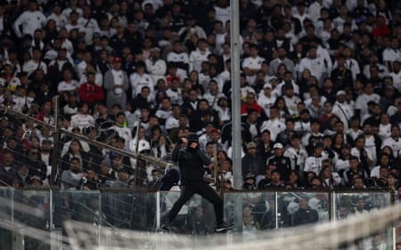 AFP__20250411__39XF7UJ__v1__HighRes__FblLibertadoresColocoloFortalezaFans-1-scaled-aspect-ratio-512-320