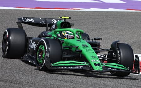 AFP__20250411__39Z77EU__v1__HighRes__AutoPrixF1BahrainPractice-scaled-aspect-ratio-512-320