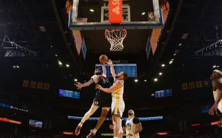 AFP__20250413__2209594327__v1__HighRes__LosAngelesClippersVGoldenStateWarriors-scaled-aspect-ratio-512-320
