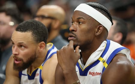 AFP__20250415__2210329371__v3__HighRes__GoldenStateWarriorsVPhoenixSuns-scaled-aspect-ratio-512-320