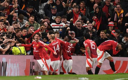 AFP__20250417__42PV367__v1__HighRes__FblEurC3ManUtdLyon-scaled-aspect-ratio-512-320