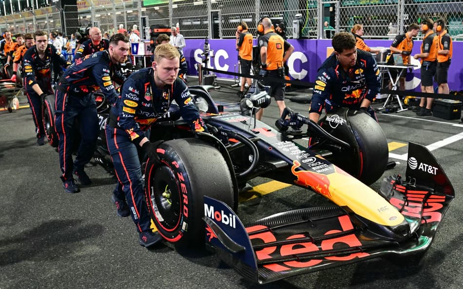 AFP__20250420__42WN6TK__v1__HighRes__AutoPrixF1Ksa-scaled-aspect-ratio-512-320