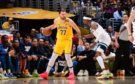 AFP__20250423__2210929208__v1__HighRes__2025NbaPlayoffsMinnesotaTimberwolvesVLosAnge-scaled-aspect-ratio-512-320