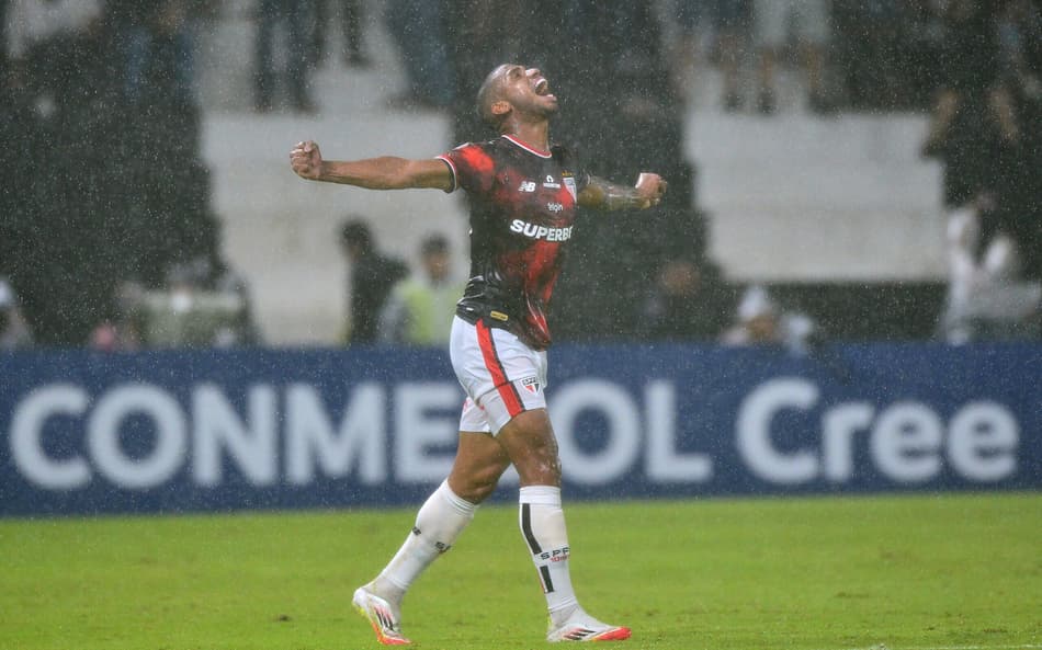 André Silva supera ausência de Calleri e vira referência no ataque do São Paulo