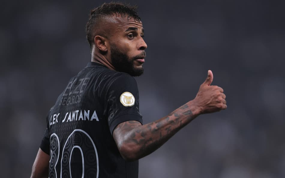 Athletico-PR vai à Justiça contra Corinthians por dívida em compra de Alex Santana