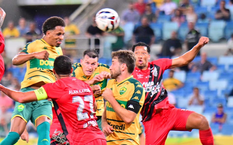 Cuiabá vence Athletico-PR de virada e assume a liderança da Série B
