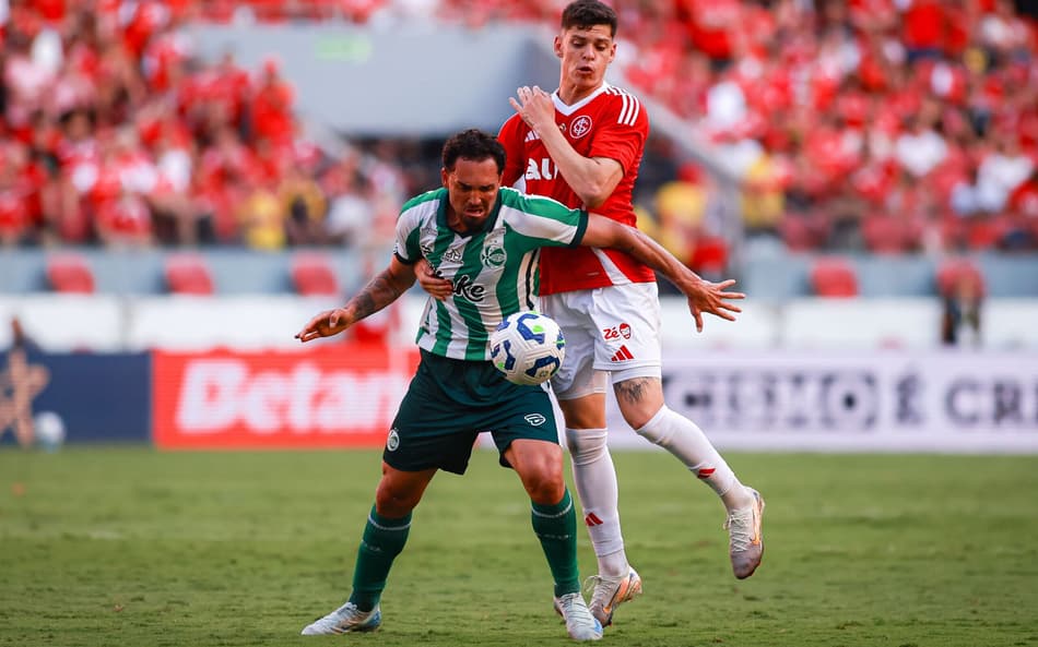 Melhores momentos: Internacional volta a vencer em tarde de gala de Victor Gabriel