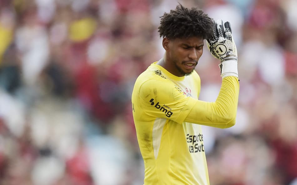 Hugo Souza comenta erro em derrota do Corinthians e cita Courtois: 'Faz parte'