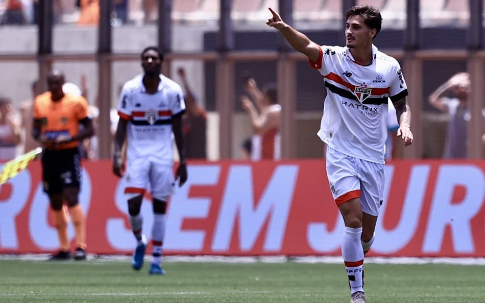 Andrade-comemora-gol-do-Sao-Paulo-sobre-o-Corinthians-na-final-da-Copinha-aspect-ratio-512-320