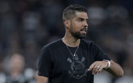 Antonio-Oliveira-Corinthians-Ponte-Preta-Paulistao-scaled-aspect-ratio-512-320