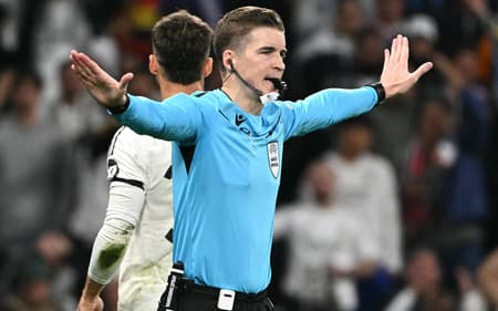 Arbitro-de-Real-Madrid-x-Arsenal-Letexier-anula-penalti-marcado-para-a-equipe-espanhola-scaled-aspect-ratio-512-320