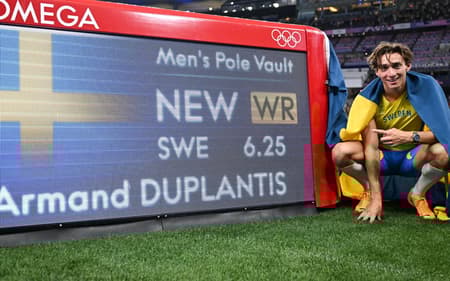 Armand-Duplantis-Salto-com-vara-Olimpiadas-de-Paris-aspect-ratio-512-320