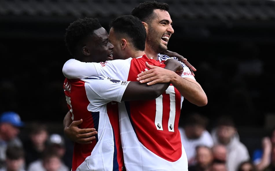 Arsenal vence o Ipswich Town e frustra o Liverpool na Premier League
