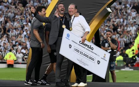 Artur-Jorge-e-John-textor-comemorando-titulo-do-Botafogo-na-Libertadores-scaled-aspect-ratio-512-320
