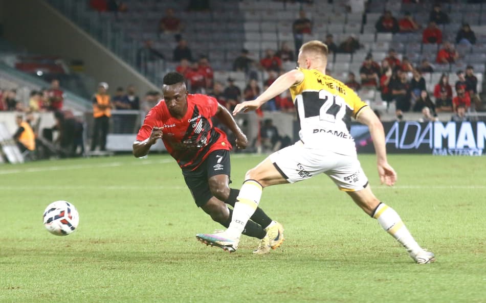 Athletico-PR bate o Criciúma e assume liderança da Série B; Cuiabá e Avaí empatam
