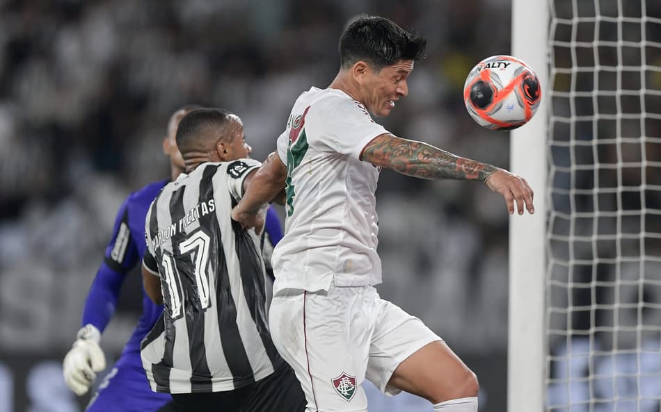 Botafogo tenta afastar má fase diante de um Fluminense em alta