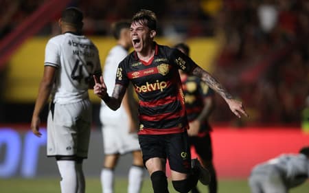 Chrystian-Barletta-comemora-gol-marcado-pelo-Sport-sobre-Ceara-Foto-Marlon-CostaAGIF-scaled-aspect-ratio-512-320