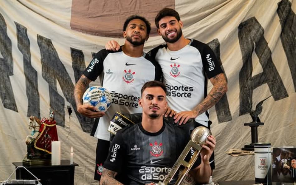 Corinthians-lanca-seu-novo-uniforme-que-faz-mencao-ao-titulo-do-Mundial-de-Clubes-em-2000-aspect-ratio-512-320