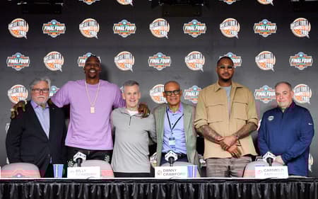 Dwight-Howard-e-Carmelo-Anthony-scaled-aspect-ratio-512-320