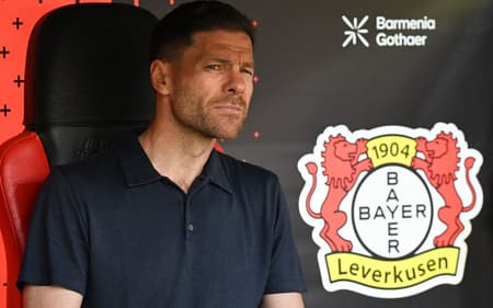 Especulado-no-Real-Madrid-Xabi-Alonso-ocupa-banco-do-Bayer-Leverkusen-durante-jogo-contra-o-Union-Berlin-scaled-aspect-ratio-512-320