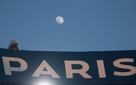 Estadio-do-PSG-Parque-dos-Principes-em-dia-de-jogo-de-Champions-League-scaled-aspect-ratio-512-320