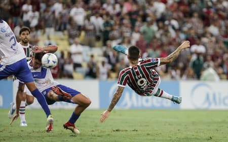 Everaldo-Fluminense-San-Jose-2-aspect-ratio-512-320
