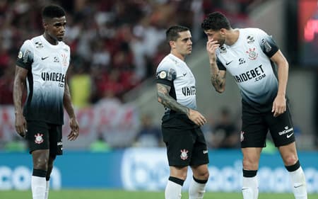 Fagner-Felix-Torres-Gustavo-Henrique-Corinthians-scaled-aspect-ratio-512-320