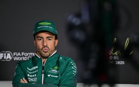 Fernando-Alonso-GP-da-Arabia-Saudita-scaled-aspect-ratio-512-320