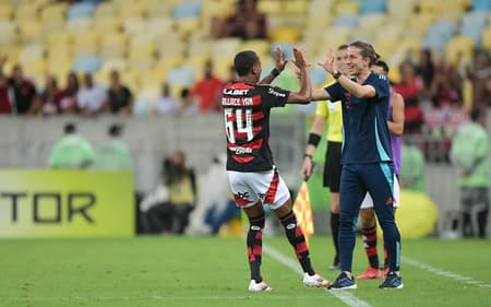 Filipe-Luis-comemora-gol-marcado-por-Wallace-Yan-pelo-Flamengo-contra-o-Sampaio-Correa-scaled-aspect-ratio-512-320