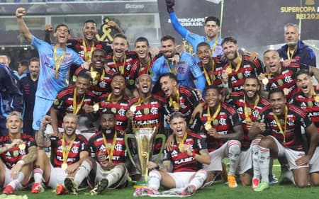 Flamengo-taca-Supercopa-do-Brasil-scaled-aspect-ratio-512-320