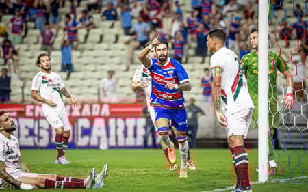 Fortaleza-x-Fluminense-2-scaled-aspect-ratio-512-320