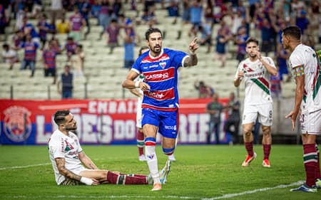 Fortaleza-x-Fluminense-3-scaled-aspect-ratio-512-320