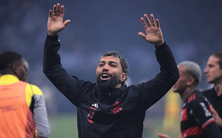 Gabigol-comemora-classificacao-do-Flamengo-sobre-o-Corinthians-na-semifinal-da-Copa-do-Brasil-scaled-aspect-ratio-512-320