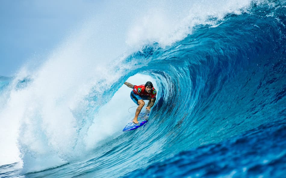 Gabriel Medina conquista nota 10 e vai às quartas em Teahupo’o