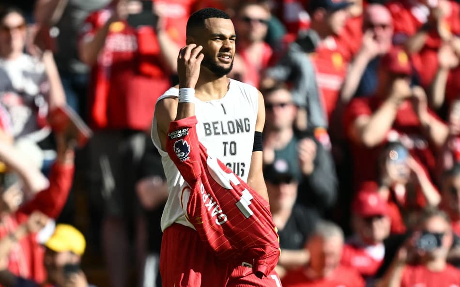 Jogador do Liverpool pode ser punido por mostrar mensagem religiosa? Entenda
