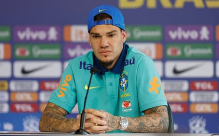 Goleiro-Ederson-selecao-brasileira-aspect-ratio-512-320