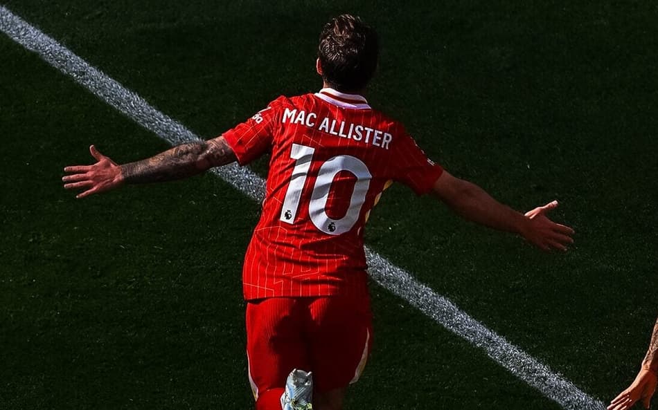 Web reage a golaço de meia do Liverpool em jogo do título