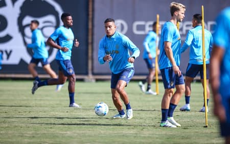Gustavo-Martins-treino-Gremio-aspect-ratio-512-320
