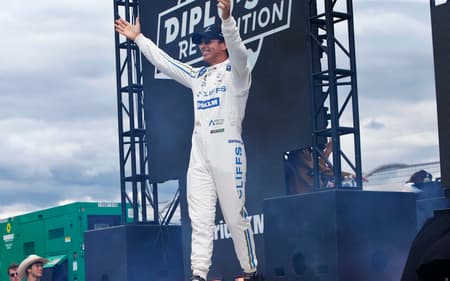 Helio-Castroneves-Big-Machine-Music-City-Grand-Prix-By_-Chris-Jones_Large-Image-Without-Watermark_m118454-scaled-aspect-ratio-512-320