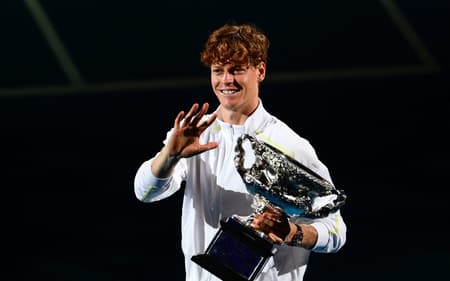 Jannik-Sinner-Australian-Open-Tenis-3-scaled-aspect-ratio-512-320