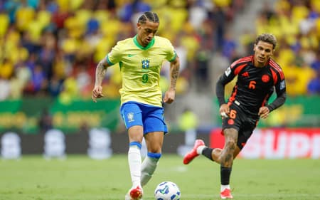 Joao-Pedro-em-acao-com-a-bola-no-jogo-entre-Brasil-e-Colombia-scaled-aspect-ratio-512-320