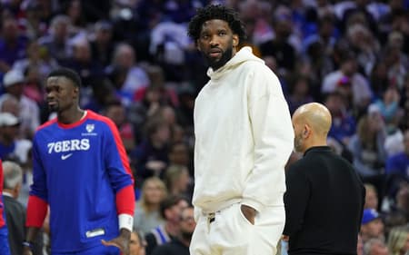 Joel-Embiid-Philadelphia-76ers-NBA-scaled-aspect-ratio-512-320