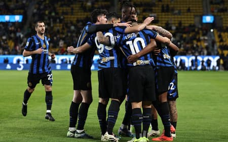 Jogadores-da-Inter-de-Milao-celebram-gol-marcado-por-Dumfries-sobre-a-Atalanta-pela-semifinal-da-Supercopa-da-Italia-scaled-aspect-ratio-512-320